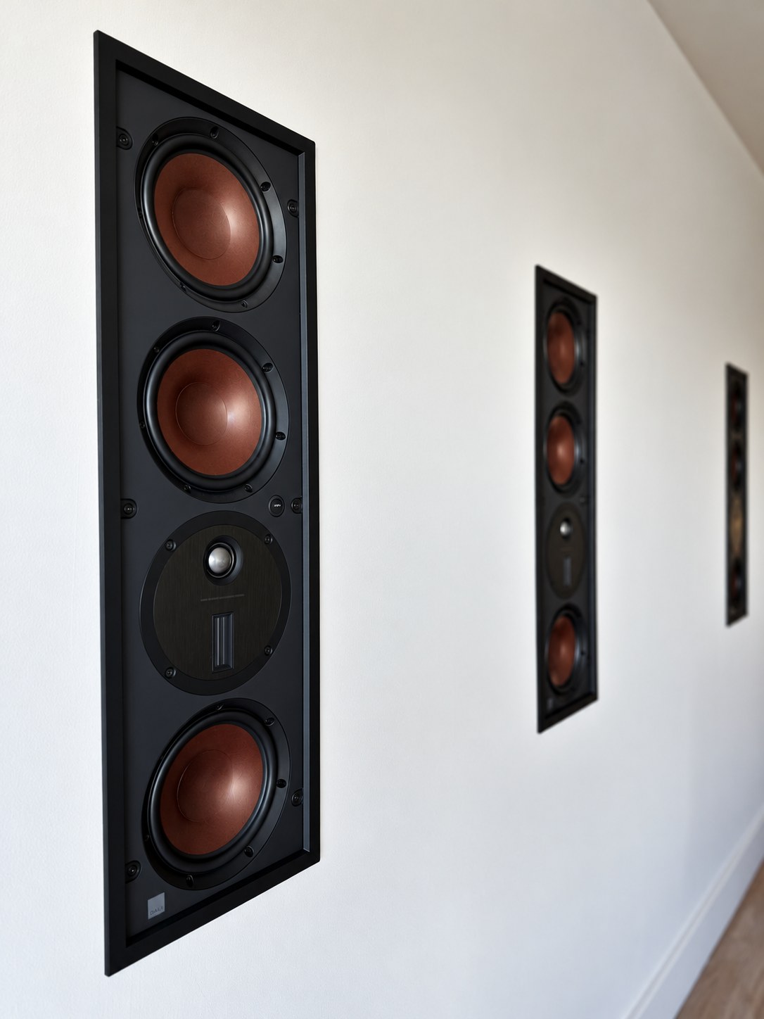 Recessed in-wall loudspeakers