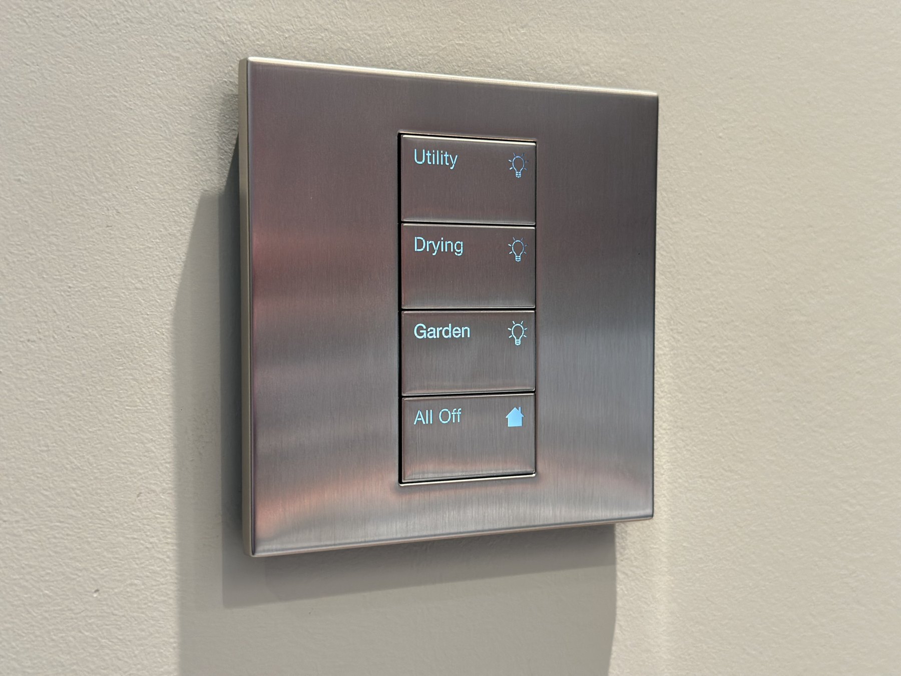 Wall-mounted keypad for lighting scenes