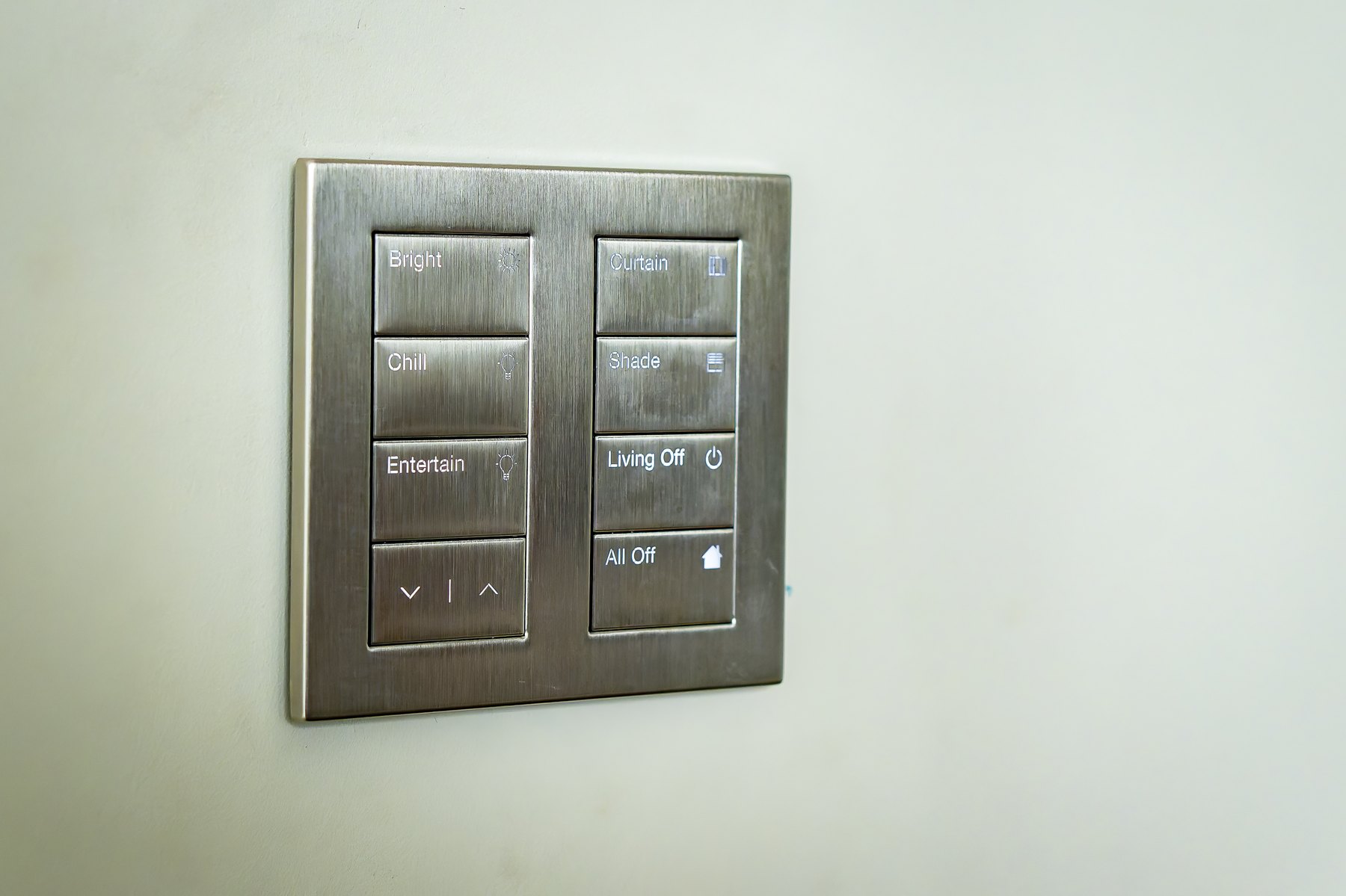 Wall-mounted lighting control keypad