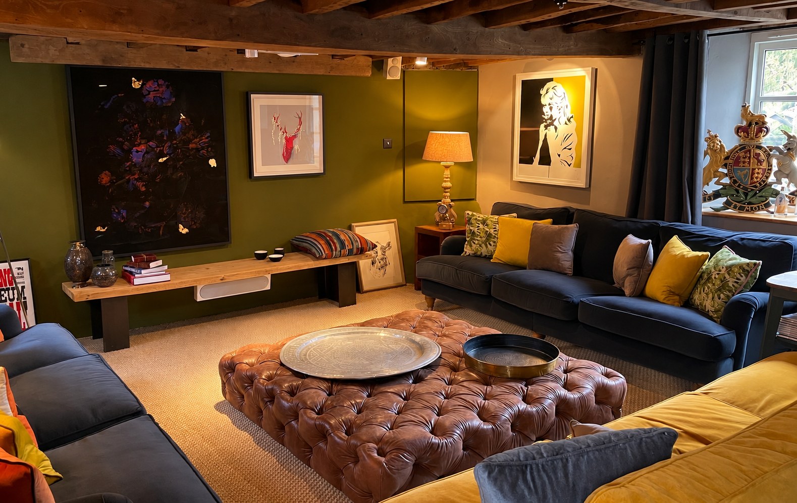 Living room with discreetly integrated entertainment system